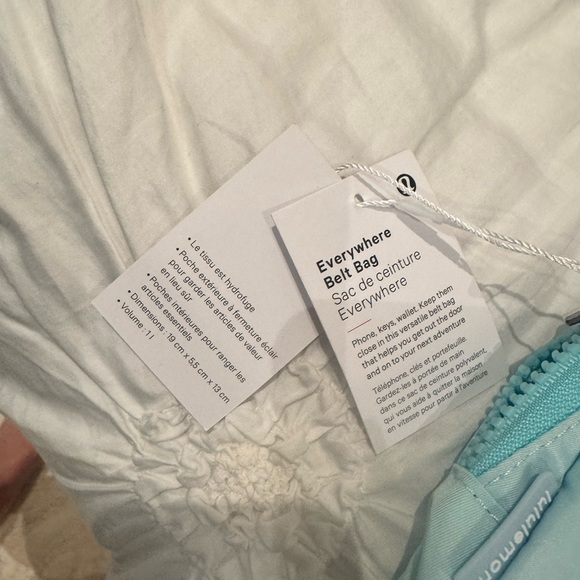 Lululemon Everywhere Belt Bag 1L | Icing Blue / Eton Blue - Picture 8 of 11